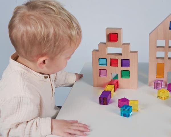 Hus i trä med sensoriska klossar 3 hus