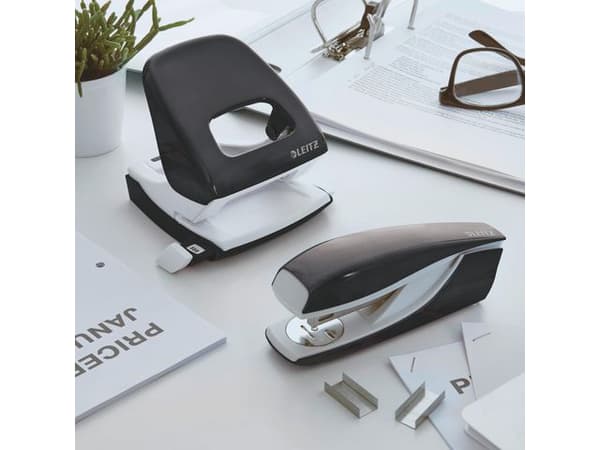 Häftapparat LEITZ WOW 5502 30ark svart