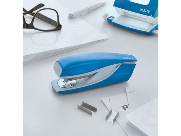 Häftapparat LEITZ WOW 5502 30ark blå
