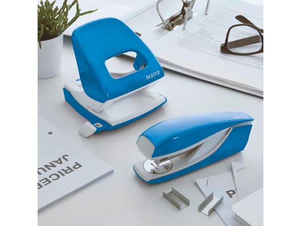 Häftapparat LEITZ WOW 5502 30ark blå