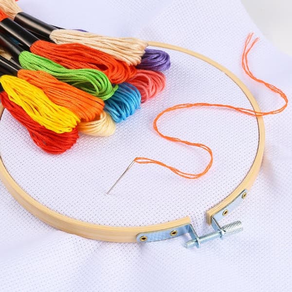 Set med 3 broderirammar i bambu i olika storlekar