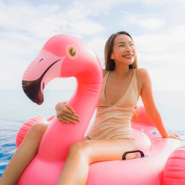 Vaaleanpunainen flamingo-uimapatja ratsastukseen