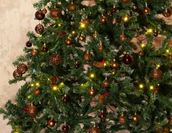100 julgranskulor i plast - Julklappar Jul
