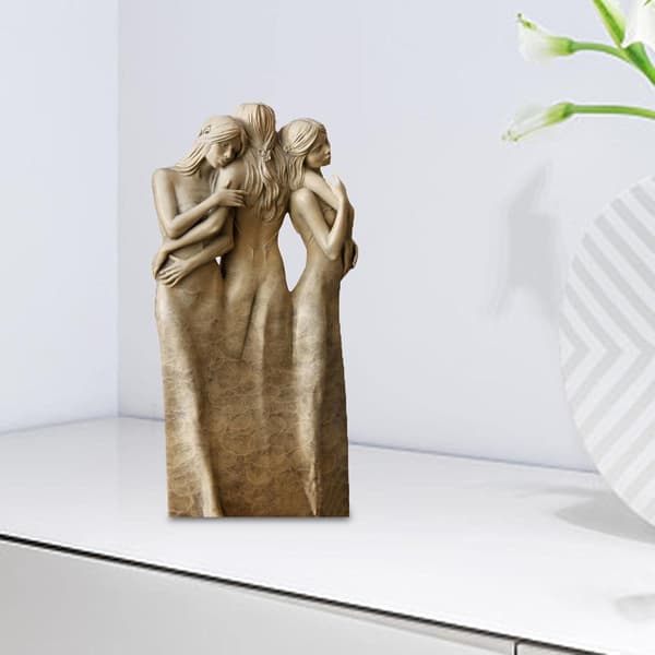 Skulpterad handmålad figur, Tre systrar-figur av My S