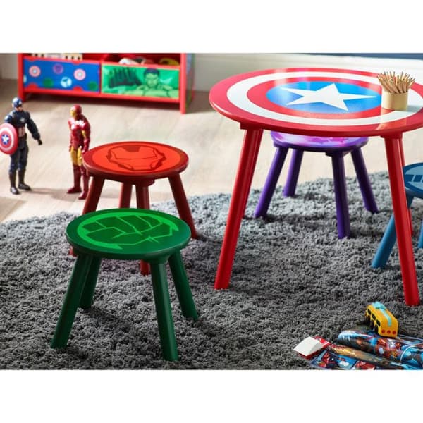 Ensemble bord Avengers med 4 trästolar