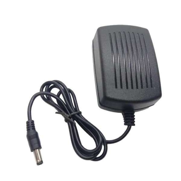 Universell AC/DC 15V 1A laderadapter EU-plugg 5,5 mm * 2,5 mm tupp