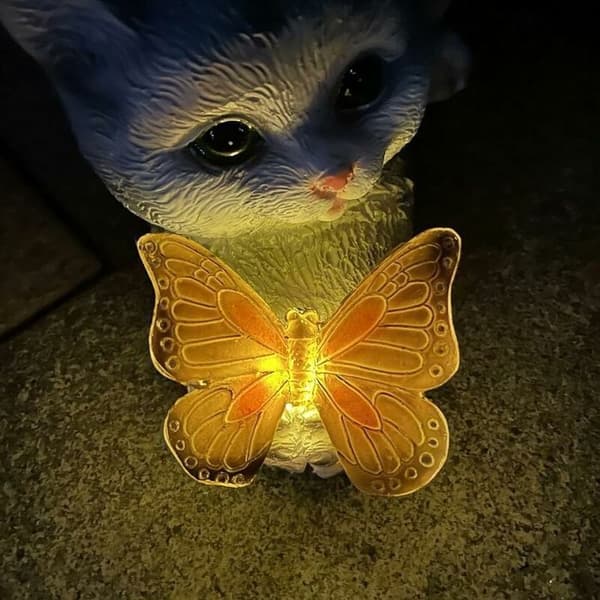 Dekorativ kattefigur til haven, sød kat sommerfuglelayout harpiks ornamenter solcellelamper