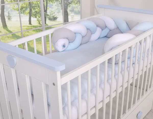 Flätat skydd till spädbarnssäng vit-grå-blå 180 cm Knot Pillow