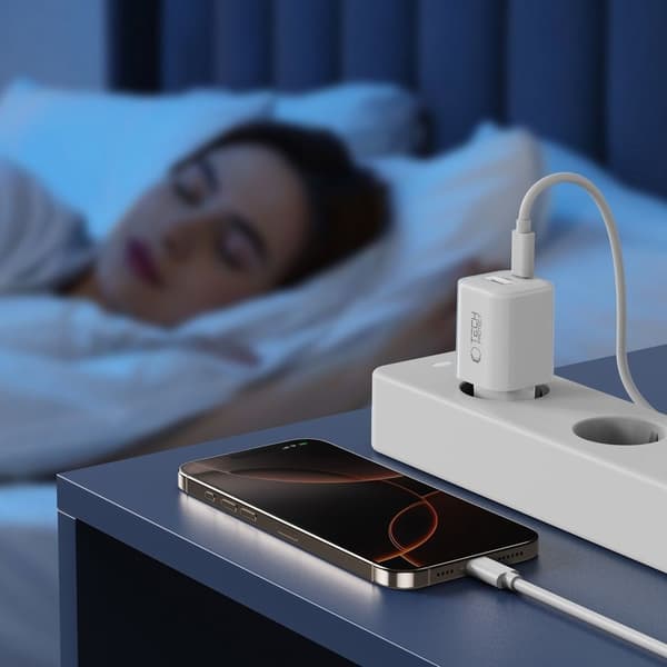 Tech-Protect 33W Väggladdare PD QC USB-C / USB-A Vit