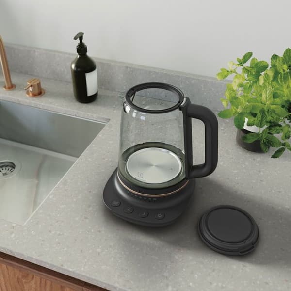 Elkedel - ELECTROLUX - EXPLORE 7 - 1,7 L - 2400 W - Sort - Glas