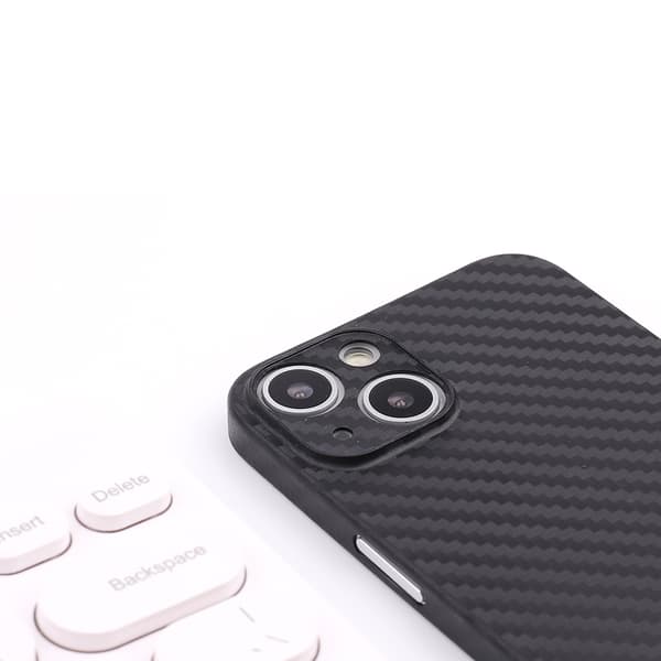 iPhone 14 - Tunt Skyddande Skal