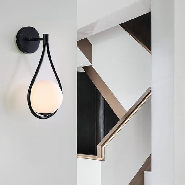 Vägglampa i glaskula - E14