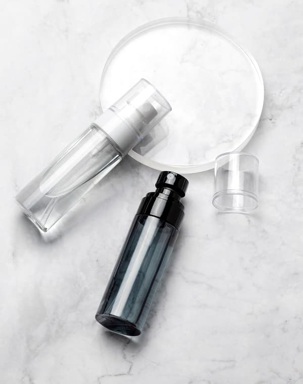 Pieni suihkepullo 100 ml, 2 pulloa, hienojakoinen sumutinpullo, sopii matkustamiseen