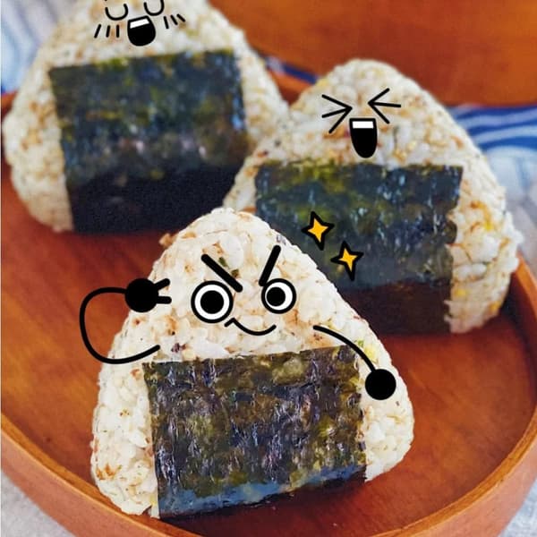 Triangulär sushiform, sushiform för köket, DIY triangulär sushipress, kökspryl, mini risbollspress (rosa).