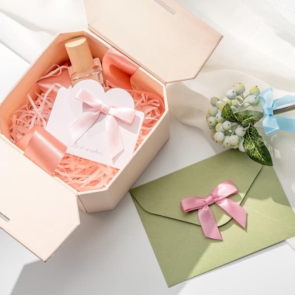 Set med 50 presentrosetter, små rosetter, bröllopsdekorationer och presentförpackningar, guld