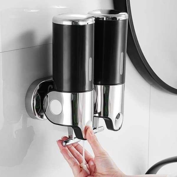 Vægmonteret sæbedispenser 500ML x 2, dobbelthovedet manuel sæbedispenser, flydende shampoodispenser til kroppen (sort)