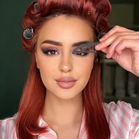 Makeupassistent til begyndere med øjenskygge, øjenmakeupværktøjer