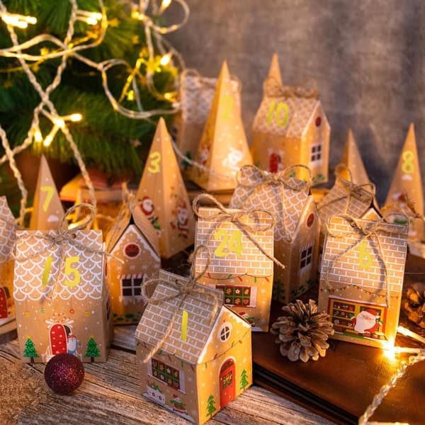 24 delar adventskalender presentaskar - Julgodisaskar presentförpackning - Triangulära adventskalender presentaskar - Jul - 24 delar