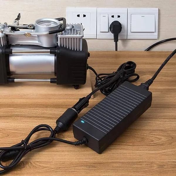 230V til 12V Bilstrømomformer – 180W – 15A – Med cigarettænderforbindelse – Sort