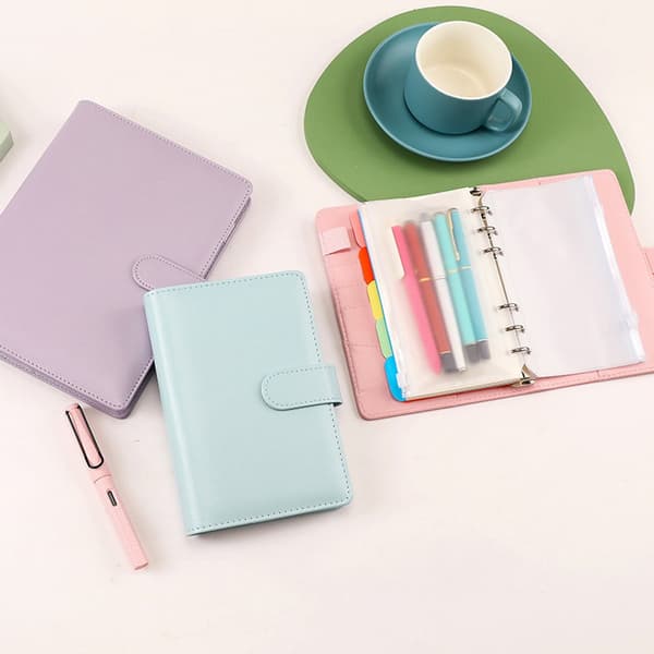 A5 Ringbind Rejsedagbog - ringbind - planlægger - PU læder - genopfyldelig notesbog - planlægger organizer med magnetisk lukning - Sort
