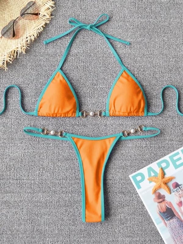 Bikiniset för kvinnor med trekantstopp och stringtrosa