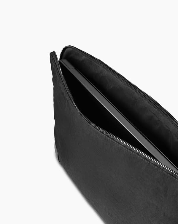 Essential Laptop Sleeve 16\" Black