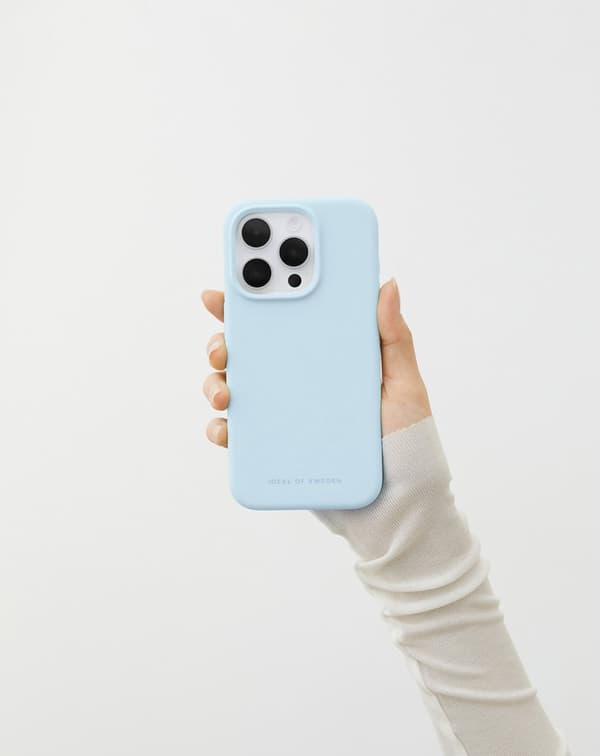 Silicone Case MagSafe iPhone 13 / 14 / 15 / 16e / 17e Light Blue