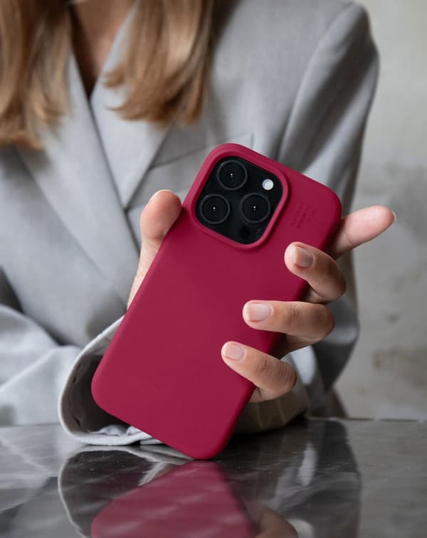 Silicone Case MagSafe iPhone 16 Pro Max Cranberry