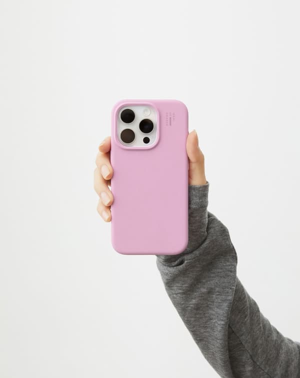 Silicone Case MagSafe iPhone 13 / 14 / 15 / 16e / 17e Bubblegum Pink