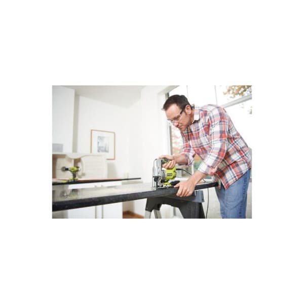 RYOBI pistosaha 680 W kotelossa, 5 terää