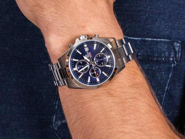 CASIO - Rostfritt stålklocka - EDIFICE - Grå