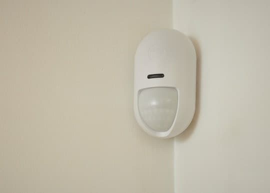 Yale Indendørs Bevægelsessensor Infrarød sensor Trådløs Væg Hvid
