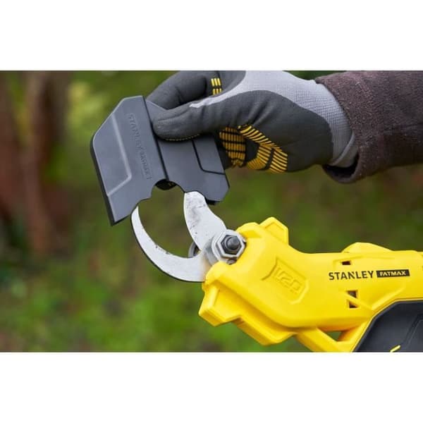 Sladdlös elektrisk sekatör - Stanley Fatmax - SFMCPP32B-XJ - 18V - 32mm skärkapacitet - Batteri ingår ej