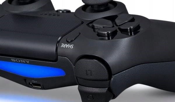 Sonyn langaton PlayStation 4 -ohjain Dualshockilla, musta