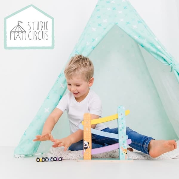 Studio Circus -puinen kilparata + 3 autoa