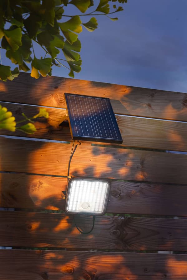 Solcellsdriven LED-strålkastare - GALIX - G2612 - 2000 Lumen - Rörelsesensor och kontrollpanel