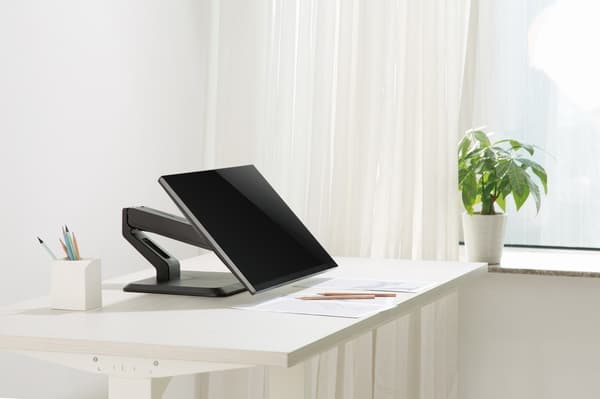 Gembird MS-D1ST-01 Bevægeligt bordstativ med touchscreen, 17"-32", sort