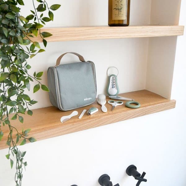 Toilettaske - BEABA - 10 tilbehør - Salviegrøn