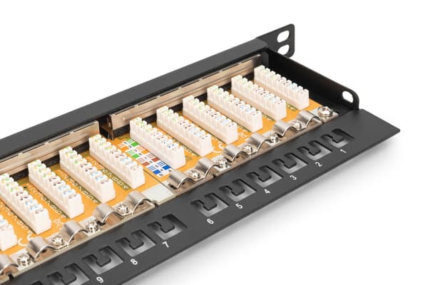 Patchpanel med hög densitet 19'' 24x RJ45