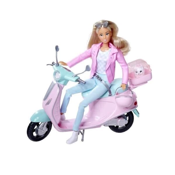 Steffi Love på sin scooter