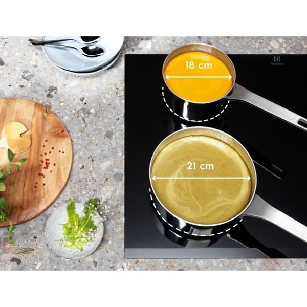 ELECTROLUX EIV734 - Induktionskogeplade - 4 kogezoner - 7350 W - 15 effektniveauer - Sort