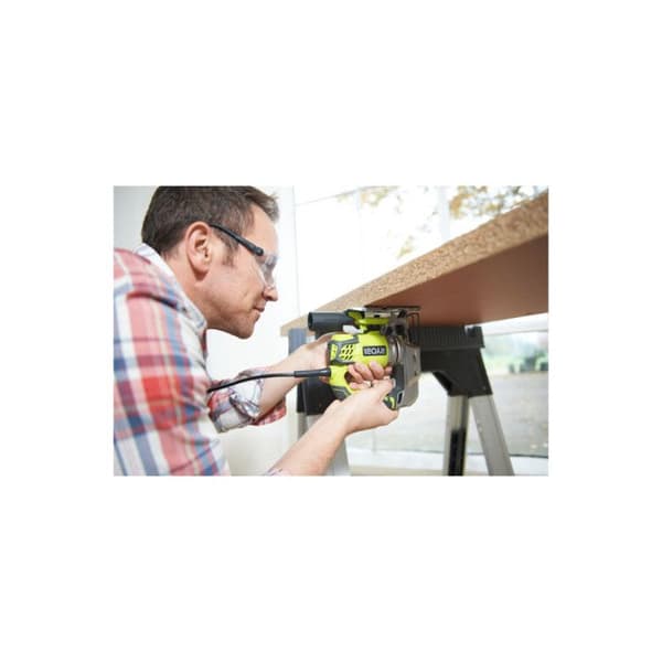RYOBI pistosaha 680 W kotelossa, 5 terää