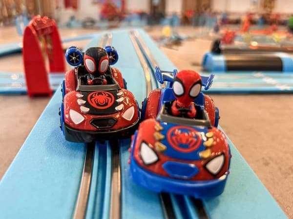 Carrera Spidey-bana – Det är dags för spindelväskan! 2,4 m