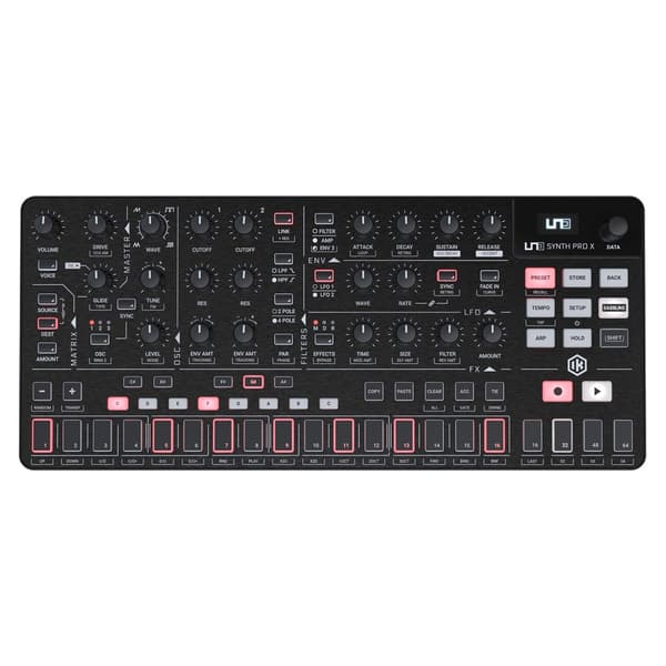IK Multimedia Uno Synth Pro X - analoginen syntetisaattori