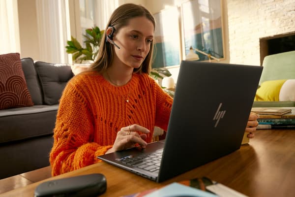 HP Poly Voyager Legend 30 -kuulokkeet