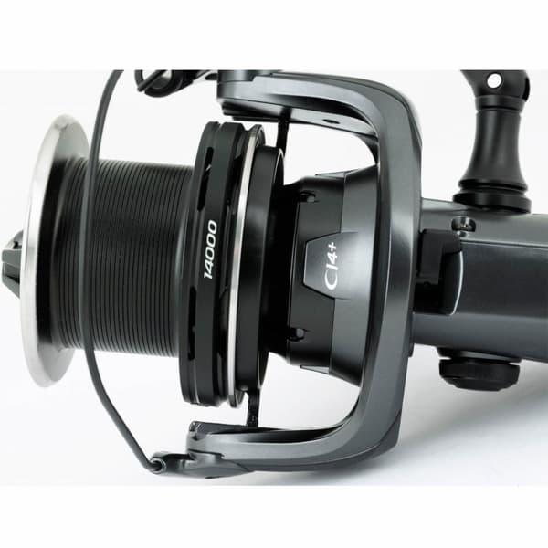 Shimano Baitrunner XTB keskikokoinen pitkäheittokela