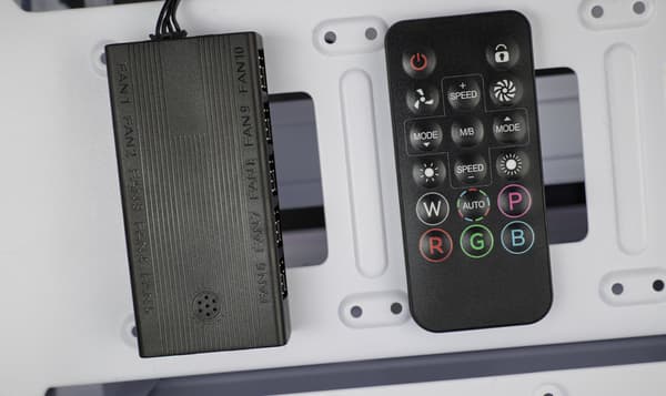 Mars Gaming MFHUB computerkølesystemdel/tilbehør Adresserbar RGB-controller