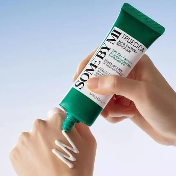 SOMEBYMI-Truecica Aqua lugnande solkräm