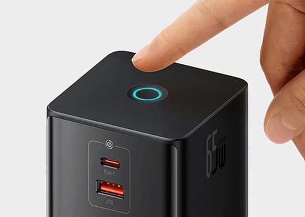 Strømadapter - BASEUS - POWERCOMBO 65W - Sort - Multiopladning - 3 porte USB-C/USB/AC