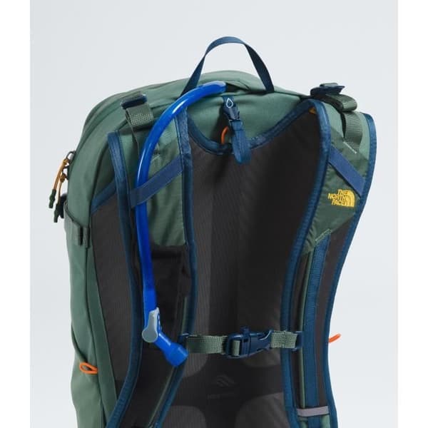 Ryggsäck - THE NORTH FACE - BASIN - 24 L - Grön / Dr Navy